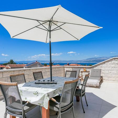 Apartments And Rooms With Parking Space Supetar, Brac - 5658 Екстериор снимка