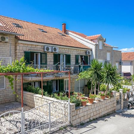 Apartments And Rooms With Parking Space Supetar, Brac - 5658 Екстериор снимка