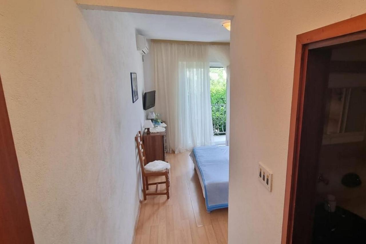 Apartments And Rooms With Parking Space Supetar, Brac - 5658 Екстериор снимка