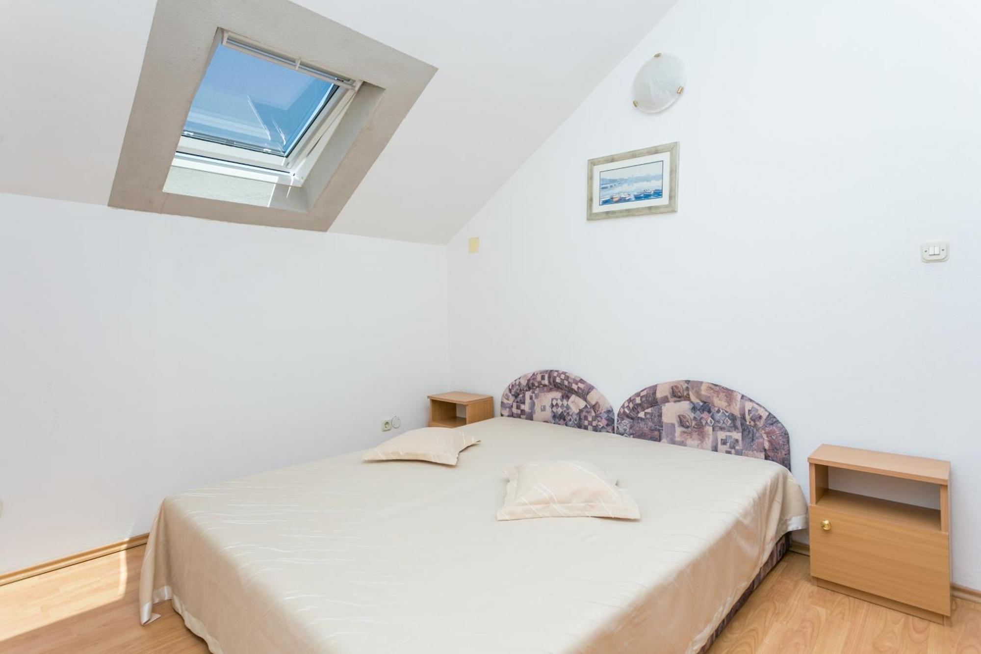 Apartments And Rooms With Parking Space Supetar, Brac - 5658 Стая снимка