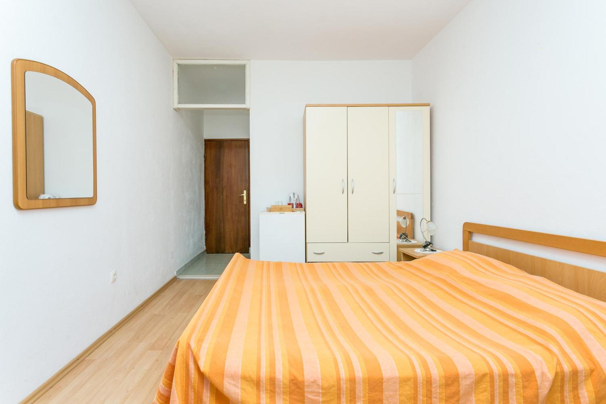 Apartments And Rooms With Parking Space Supetar, Brac - 5658 Стая снимка