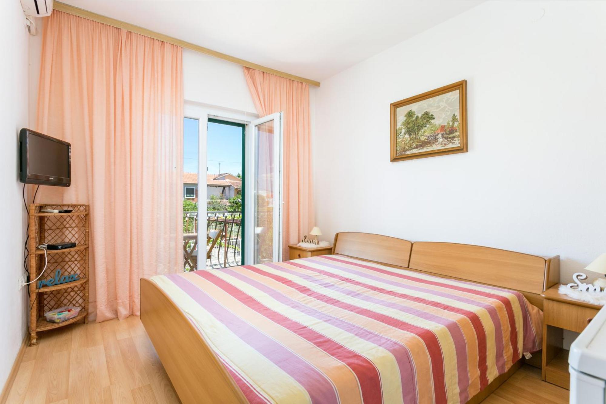 Apartments And Rooms With Parking Space Supetar, Brac - 5658 Екстериор снимка