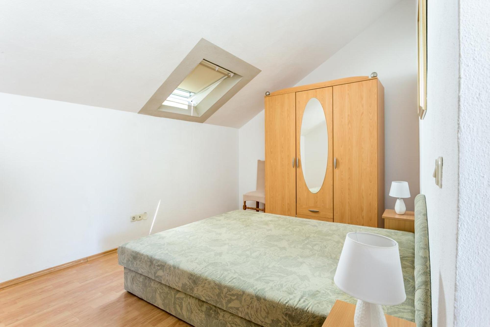 Apartments And Rooms With Parking Space Supetar, Brac - 5658 Екстериор снимка