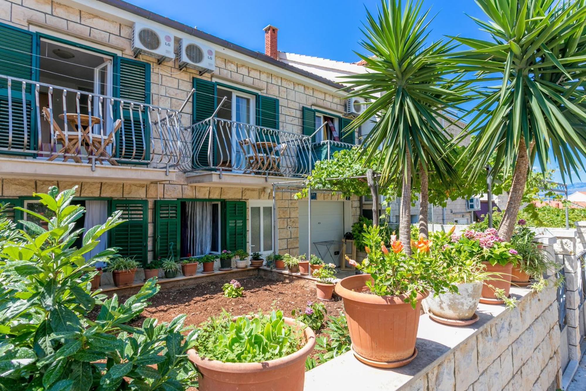 Apartments And Rooms With Parking Space Supetar, Brac - 5658 Екстериор снимка