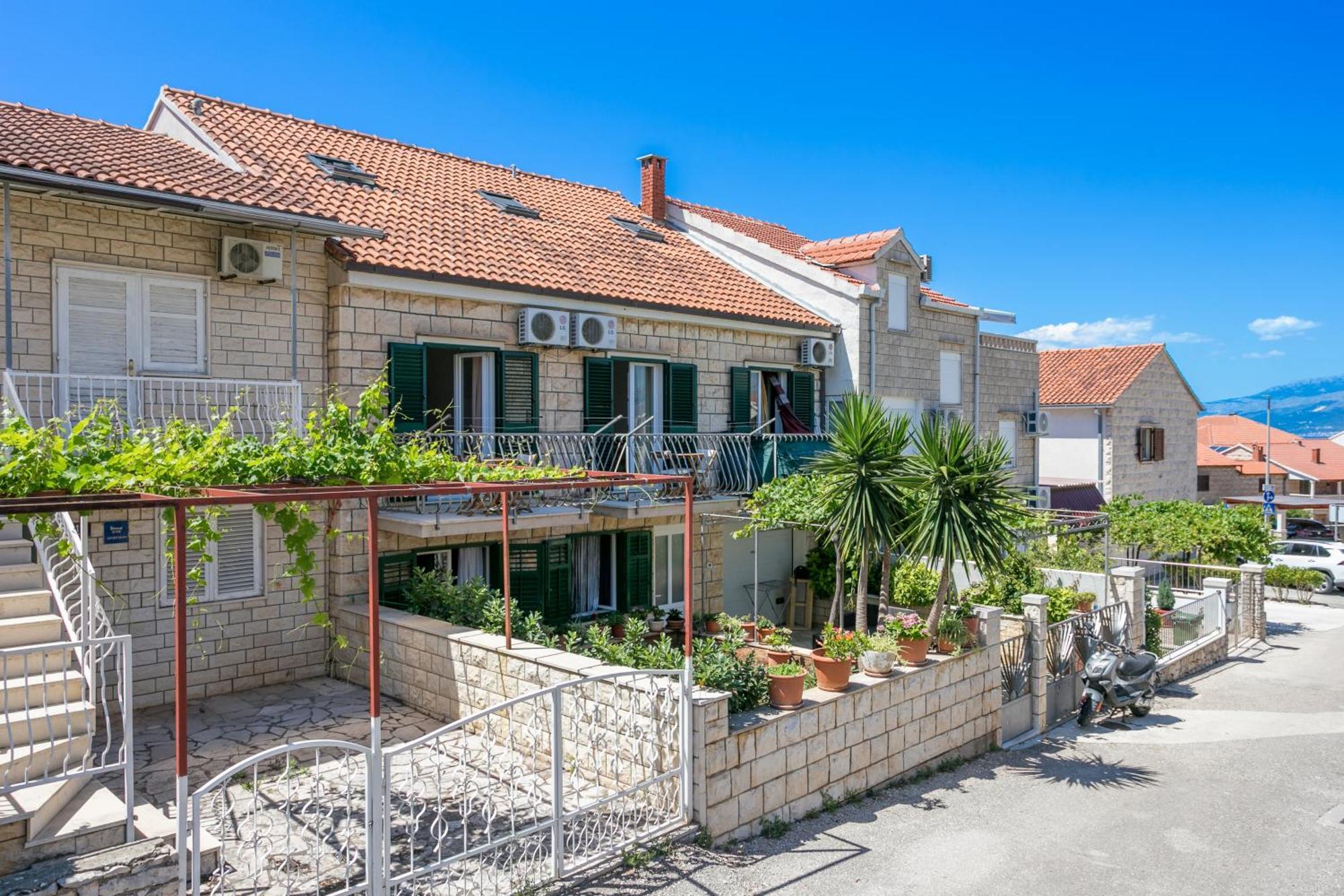 Apartments And Rooms With Parking Space Supetar, Brac - 5658 Екстериор снимка