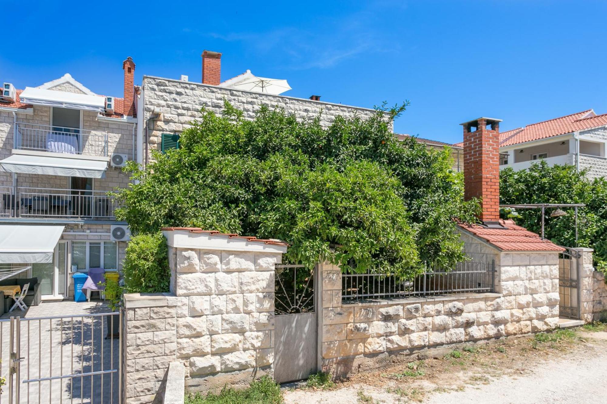Apartments And Rooms With Parking Space Supetar, Brac - 5658 Екстериор снимка
